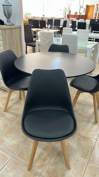 ¡NUEVO! Conjunto de mesa + 4 sillas acolchadas