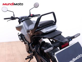 HUSQVARNA SVARTPILEN 125 ABS