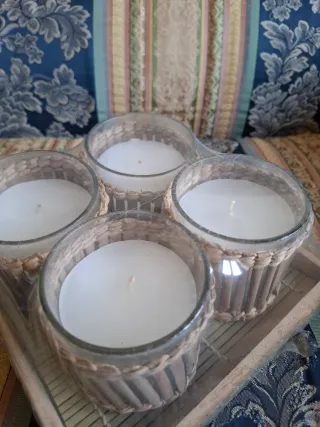 Set 4 candele bianche con portacandele