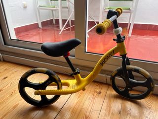 Bicicleta de equilibrio WOMY amarilla