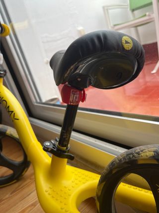 Bicicleta de equilibrio WOMY amarilla