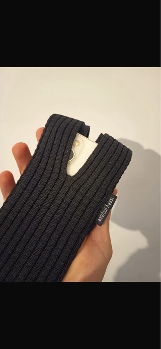 iPhone Pocket di ISSEY MIYAKE - Corta - Nero.