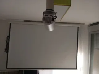 Pantalla de Proyector + Proyector
