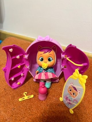 Muñeca Cry Babies con Maletín y Accesorios