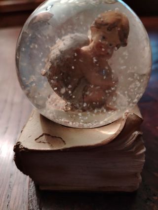 Palla di vetro con angioletto vintage