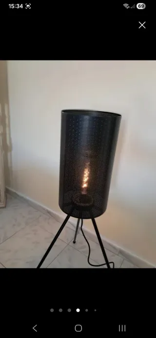 Lampada da terra treppiede nera