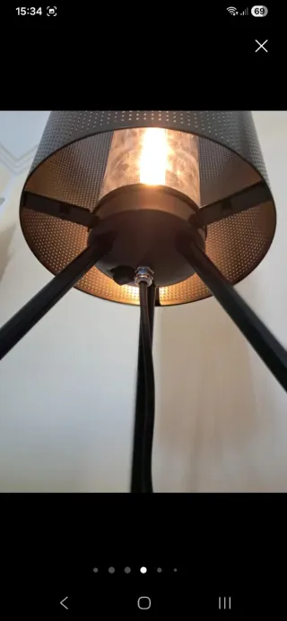 Lampada da terra treppiede nera