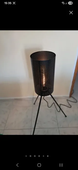 Lampada da terra treppiede nera