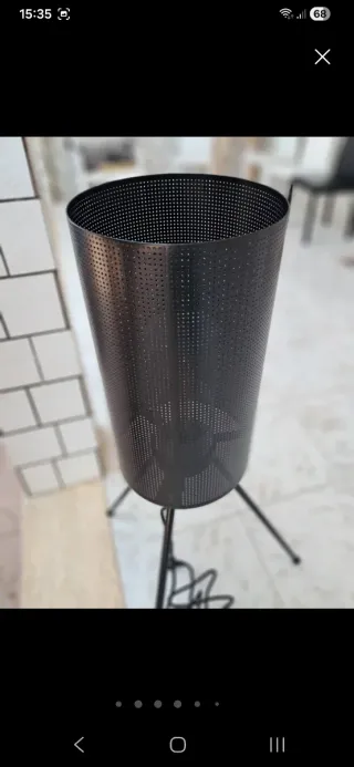 Lampada da terra treppiede nera