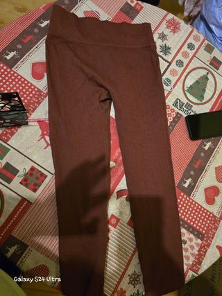 Pantalón mujer marrón acanalado