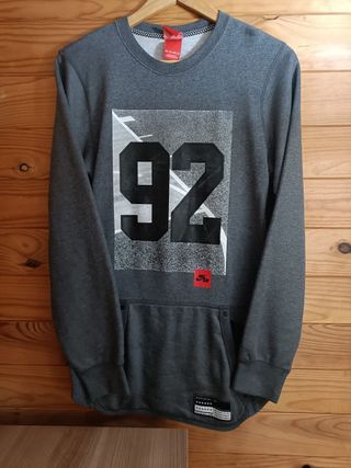 Sudadera Nike Color Gris, Negro y Rojo Talla XS.