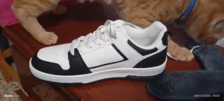 3 pares de tenis blancos con negro, gris y rosa
