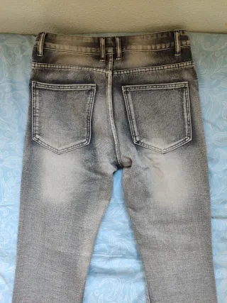Pantalones vaqueros grises hombre rotos