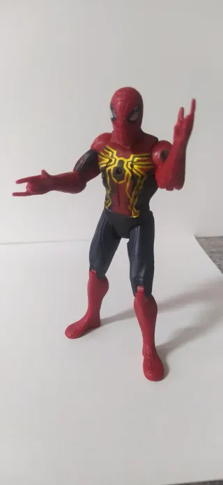 Figuras Spiderman y Power Ranger Amarillo