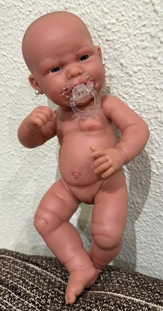Muñeca bebe Clara. Antonio Juan
