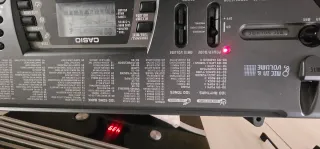 Organo Casio CTK-700 con atríl con musica instalad