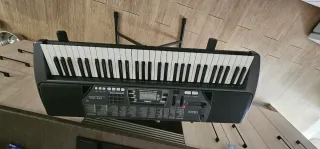 Organo Casio CTK-700 con atríl con musica instalad