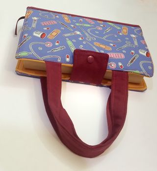 Porta libro medicina estampado