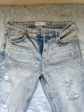 Pantalones vaqueros desgastados hombre