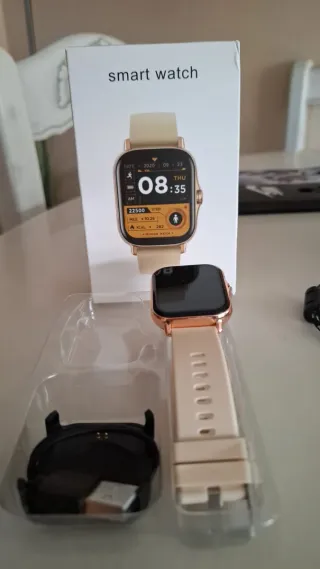 Reloj Inteligente Digital Beige y Dorado