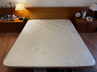 Somier tapizado 150x180 con patas