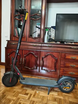 Patinete eléctrico gris Xiaomi scooter 4 plegable