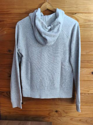 Sudadera Nike Color Gris y Morado Talla XS.