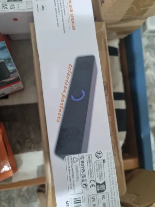 Barra de sonido negra y azul