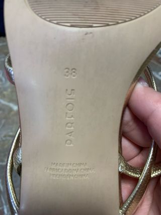 Tacones dorados parfois