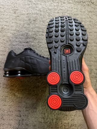 Nike Shox R4 Black Max Orange / Talla 38.5