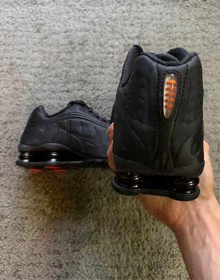 Nike Shox R4 Black Max Orange / Talla 38.5