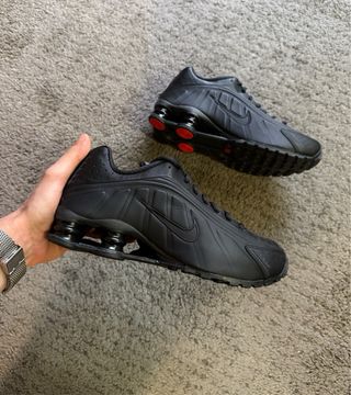 Nike Shox R4 Black Max Orange / Talla 38.5