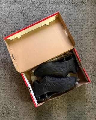 Nike Shox R4 Black Max Orange / Talla 38.5