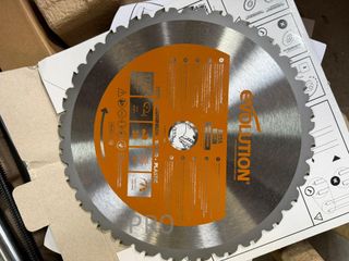 Sierra ingletadora deslizante multimaterial - Evolution