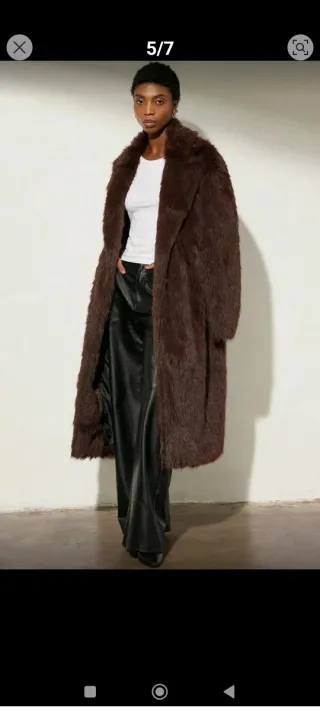 Abrigo largo de pelo marrón nuevo a estrenar