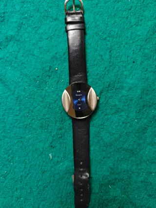 Reloj Unique esfera azul y detalles plateados