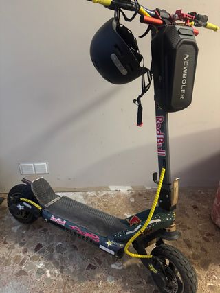 Patinete Eléctrico Red Bull
