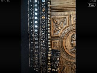 Chaleco de lujo con adornos metálico y mini espejo