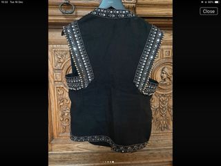 Chaleco de lujo con adornos metálico y mini espejo