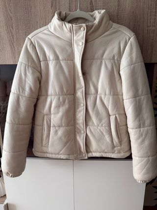 Cazadora efecto piel beige