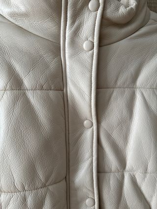 Cazadora efecto piel beige