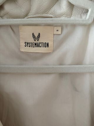 Cazadora efecto piel beige