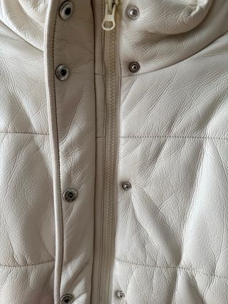 Cazadora efecto piel beige