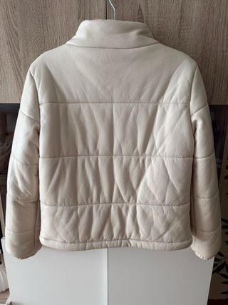 Cazadora efecto piel beige