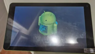 Tablet Woxter QX93 Verde con cargador.