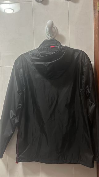 Chaqueta deportiva Quechua negra-cortavientos