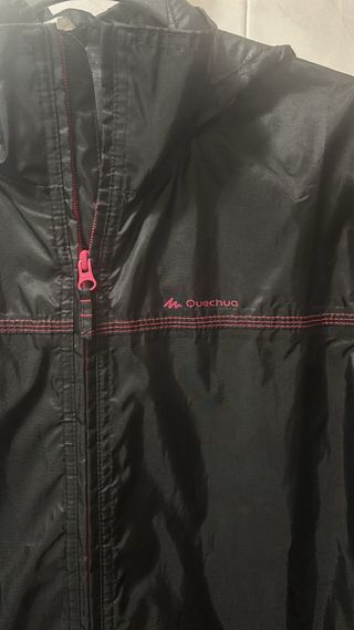 Chaqueta deportiva Quechua negra-cortavientos