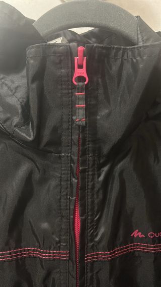 Chaqueta deportiva Quechua negra-cortavientos