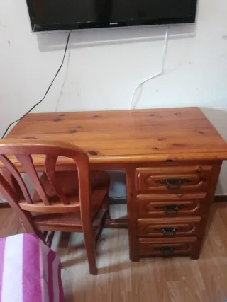 Scrivania in legno di pino robusta