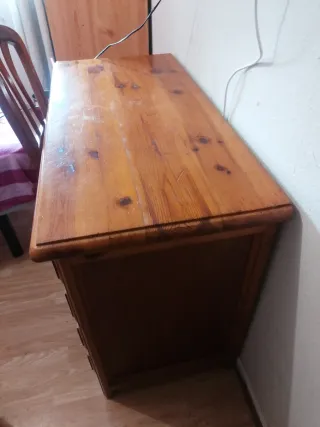 Scrivania in legno di pino robusta